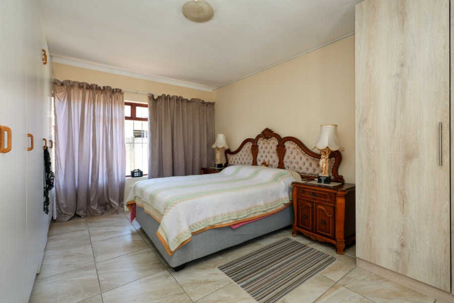 4 Bedroom Property for Sale in Heather Park Western Cape